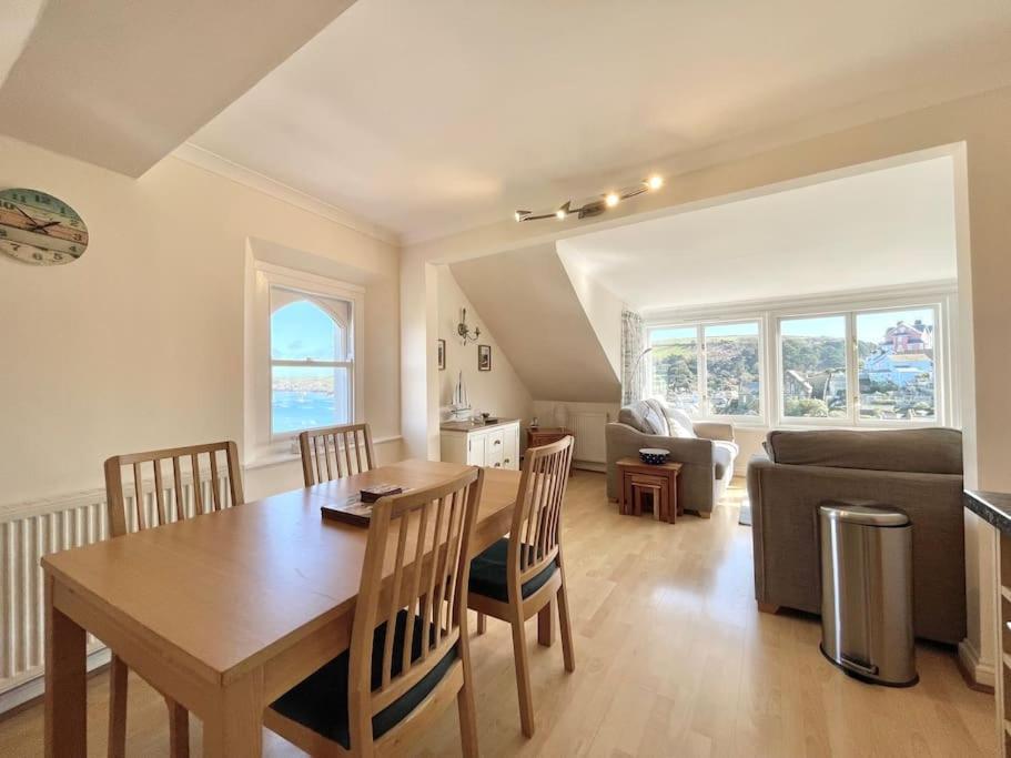 Salcombe - 2 Bedroom Flat, Fantastic Harbour Views ภายนอก รูปภาพ